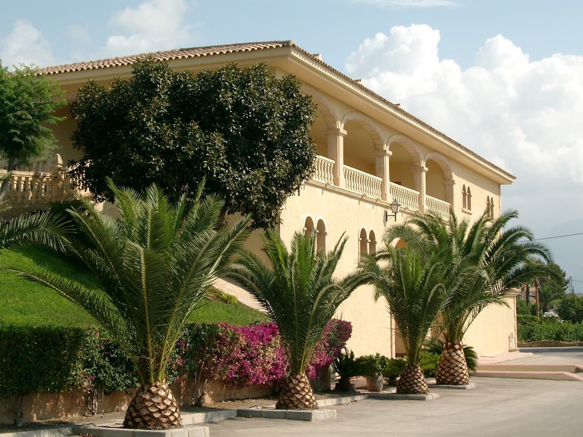 Bodegas Enrique Mendoza 3