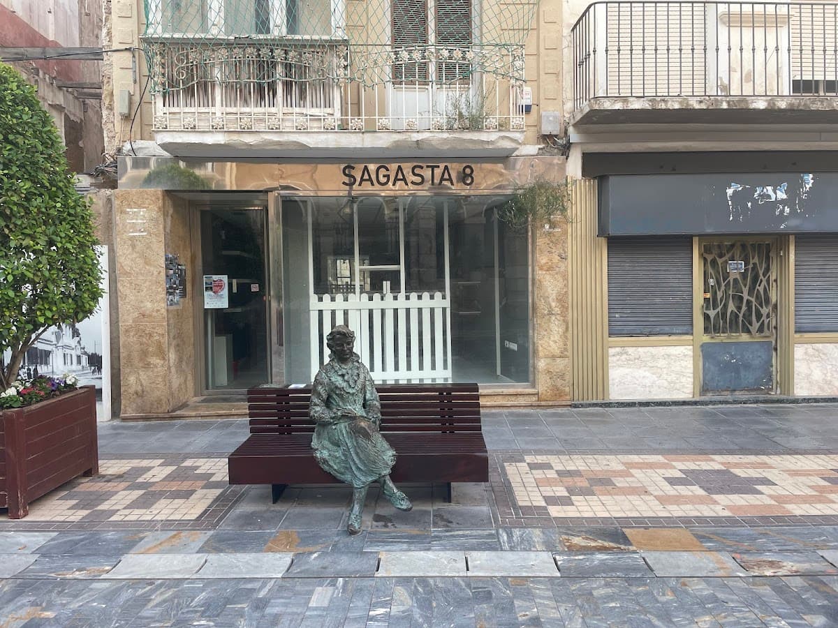 Monument à Carmen Conde 2