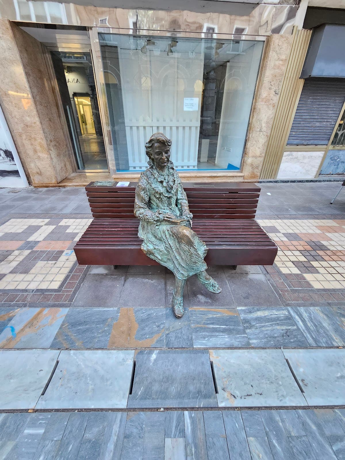 Monument à Carmen Conde 3