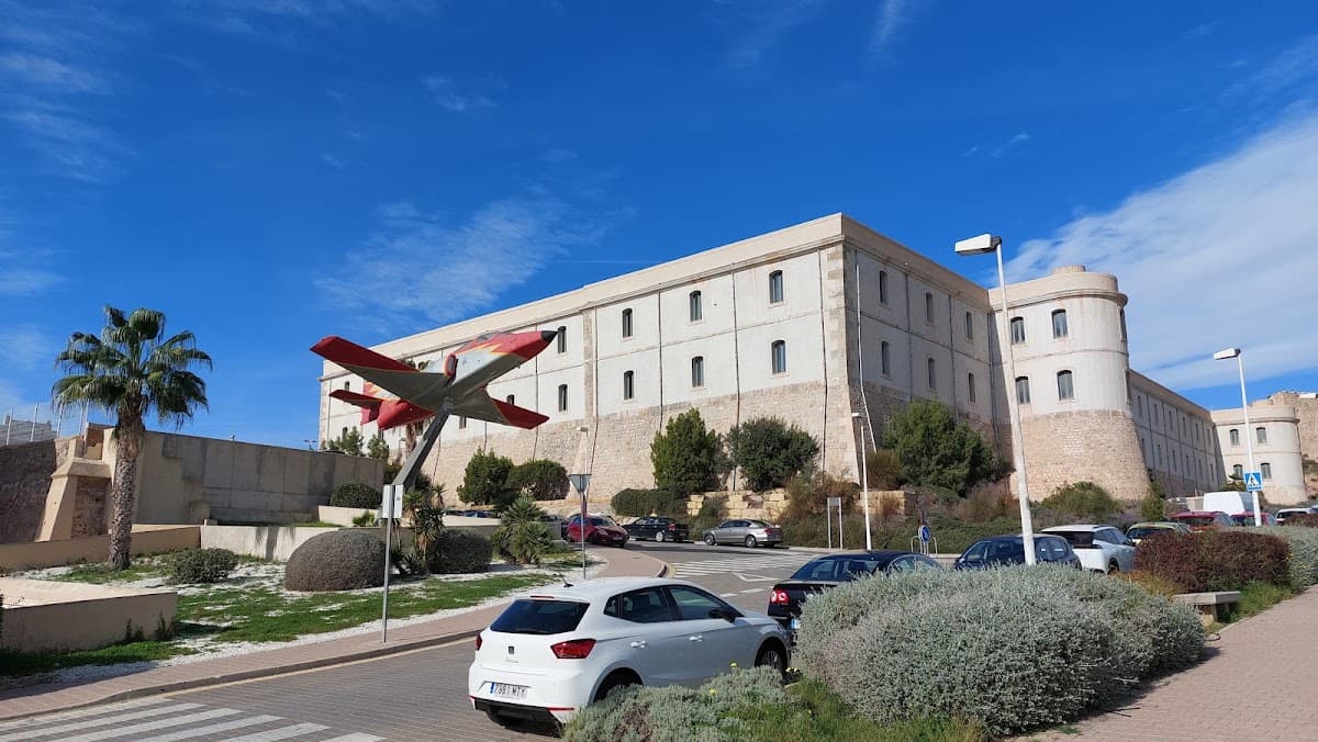 Monumento - Patrulla Águila
