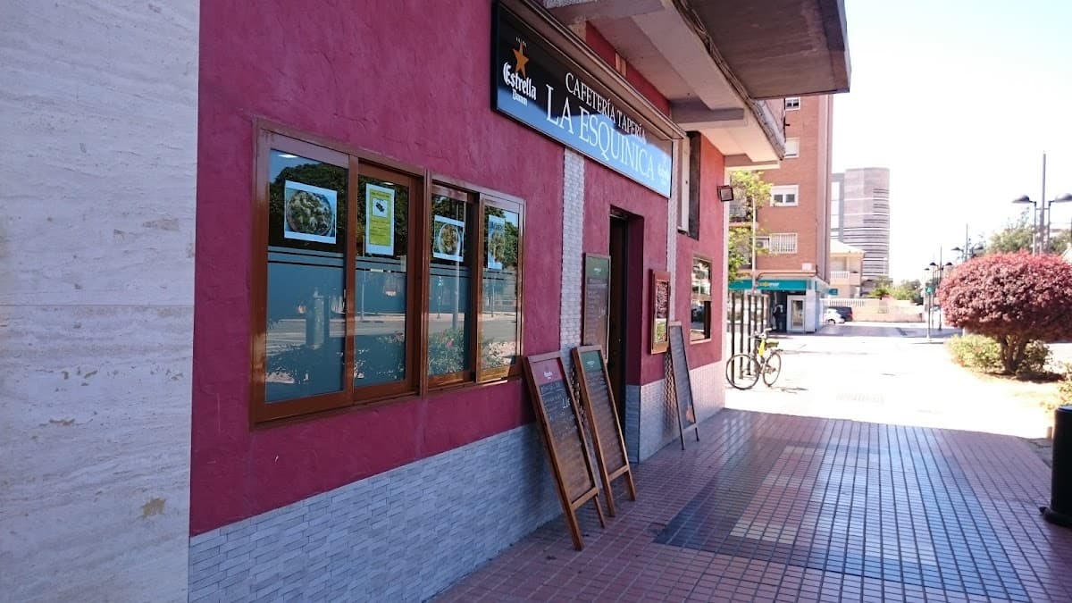 Cafetería Tapería La Esquinica 2