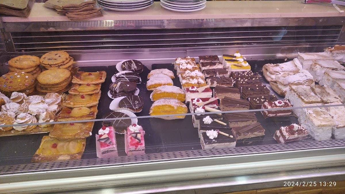 Pedregal 24h Paseo - Panadería - Cafetería - Confitería 1