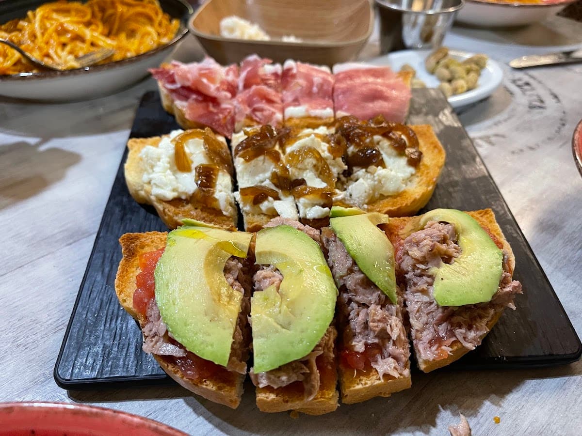 Restaurante Tapería “El Cantón” 2